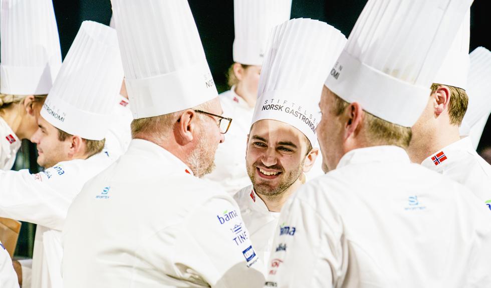 Filip August Bendi fra Sandnes ble kåret til Årets kokk 2021. Etter kvalifisering i fjor er han i helga klar for verdensfinalen i Bocuse d'Or i Lyon i Frankrike. Foto: Stian Lysberg Solum | NTB